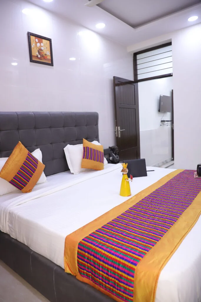 1BHK L-36, Saket