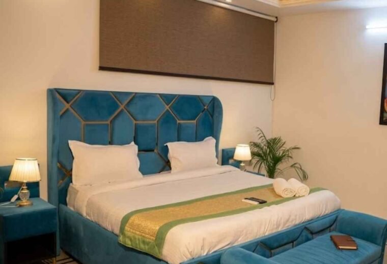 Premium fully furnished bedroom featuring a modern blue velvet bed at Divine India Service Apartments, offering luxury stays across Saket, Delhi, and Noida, NCR.